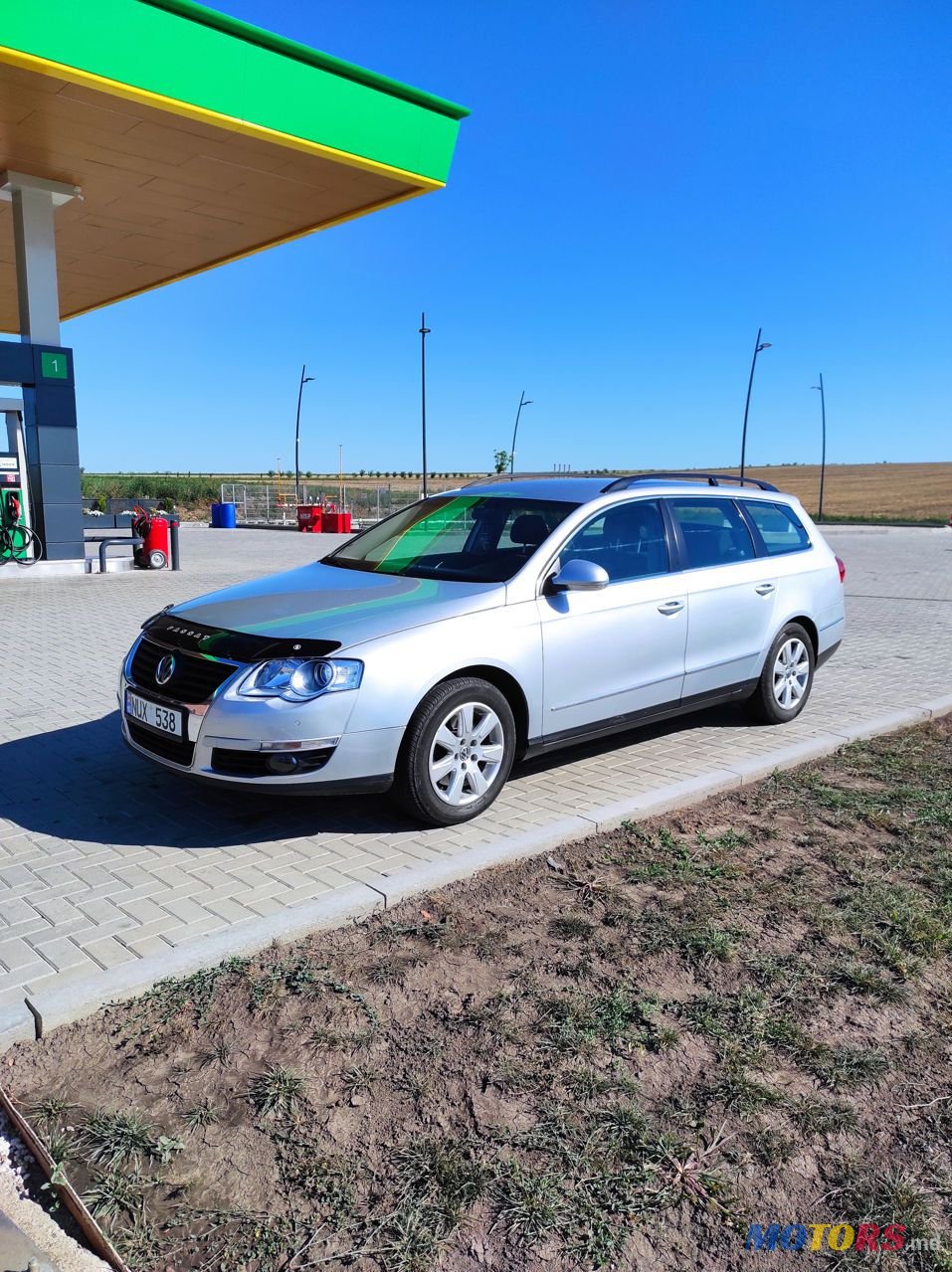 2009' Volkswagen Passat photo #4