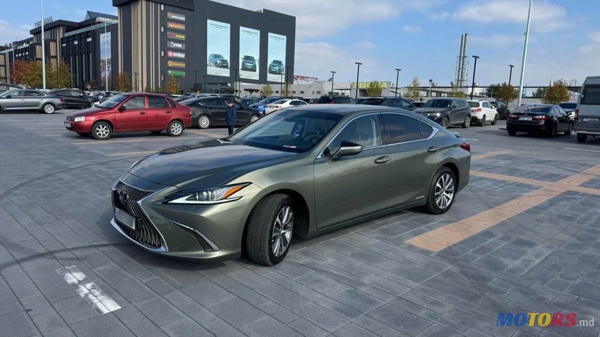 2020' Lexus Es Series photo #4