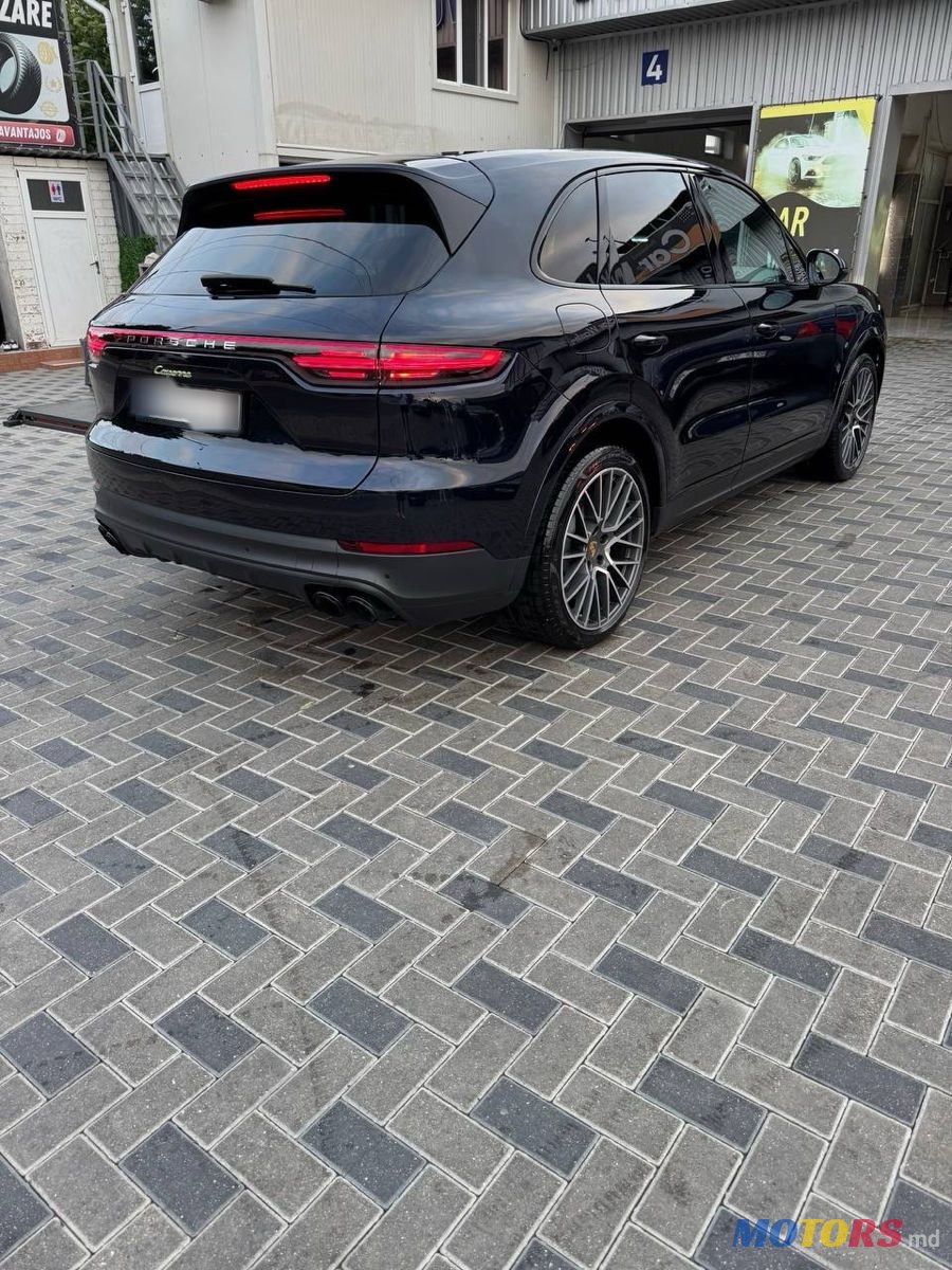2020' Porsche Cayenne photo #3