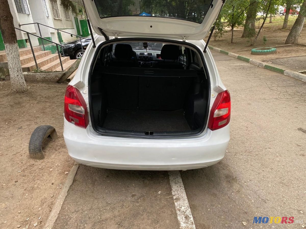 2009' Skoda Fabia photo #2