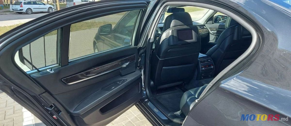 2012' BMW 7 Series photo #3