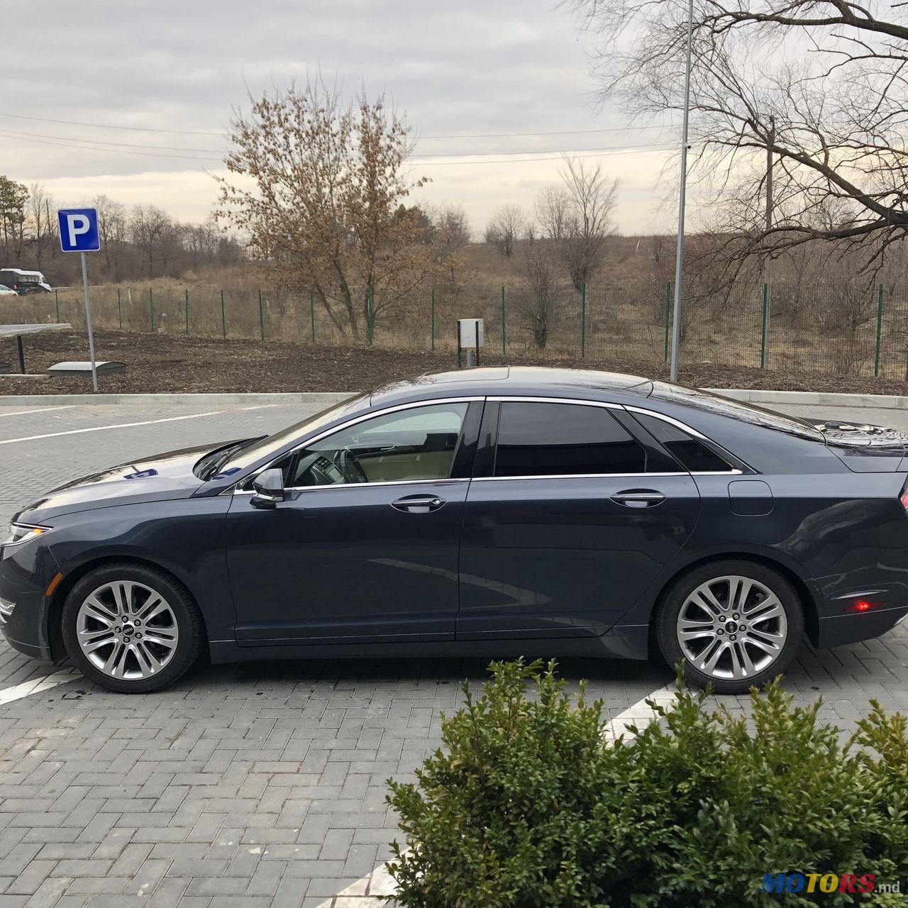 2014' Lincoln MKZ photo #3