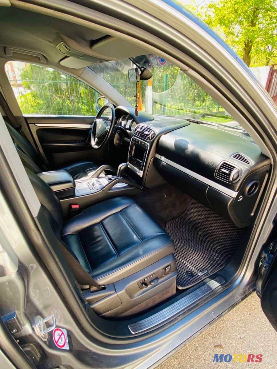 2005' Porsche Cayenne photo #4