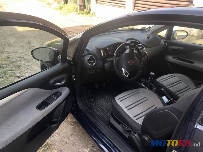 2011' Fiat Grande Punto photo #6