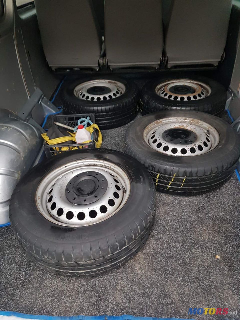 2011' Volkswagen Transporter photo #2