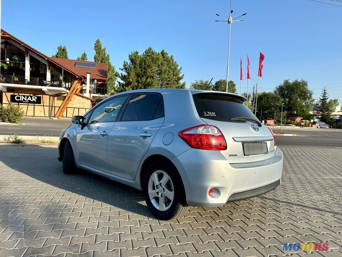 2010' Toyota Auris photo #2