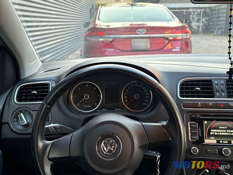 2014' Volkswagen Polo photo #5