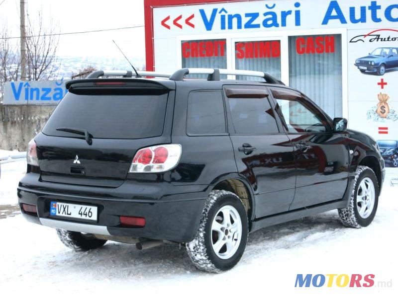 2005' Mitsubishi Outlander photo #2