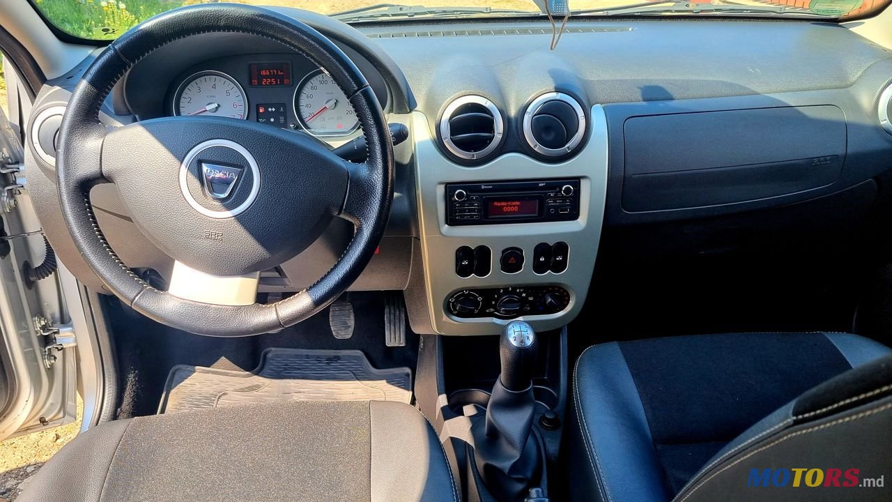 2012' Dacia Sandero photo #4