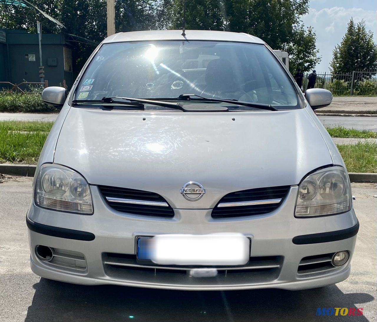 2004' Nissan Almera Tino photo #2