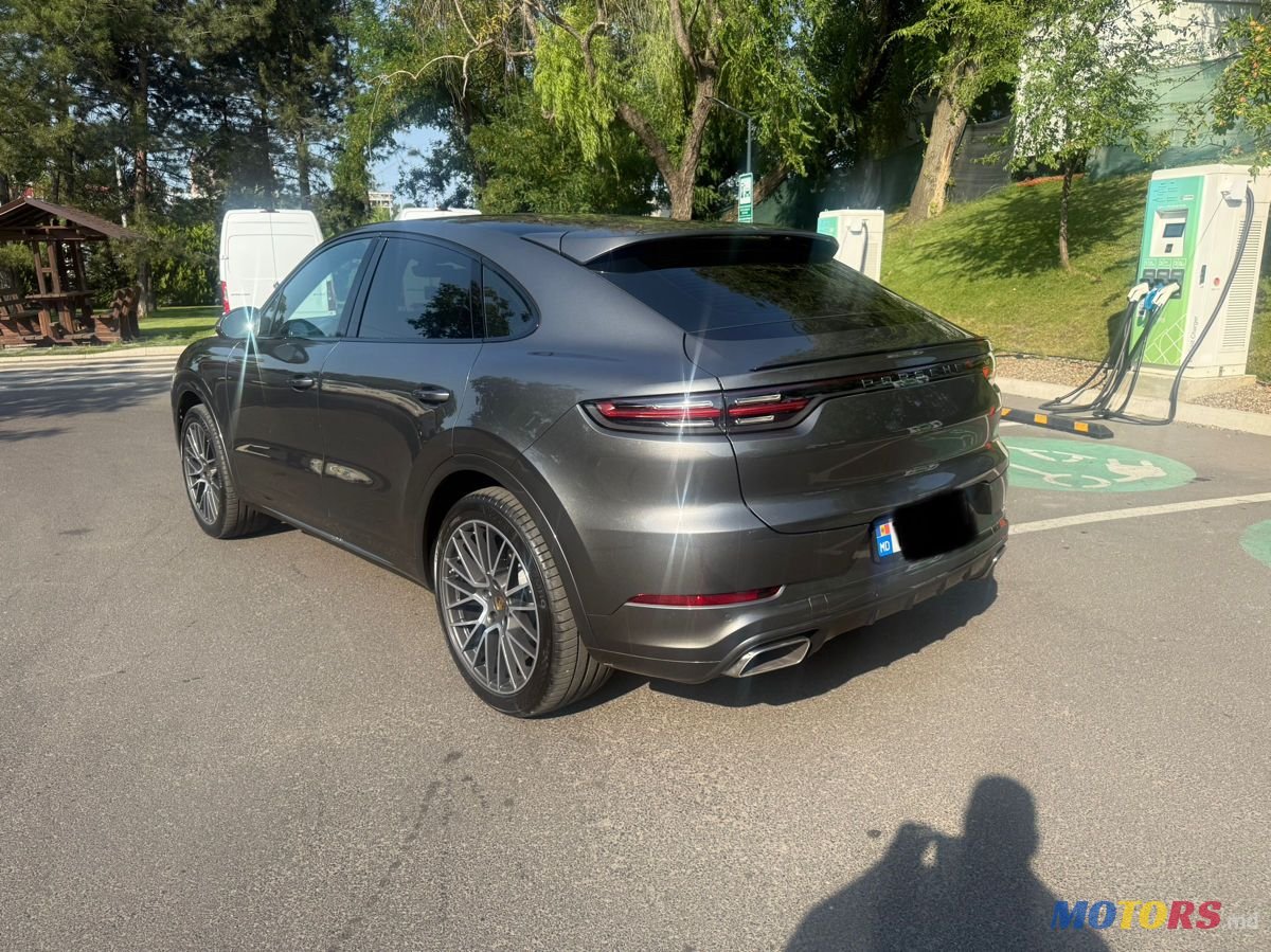 2020' Porsche Cayenne photo #1