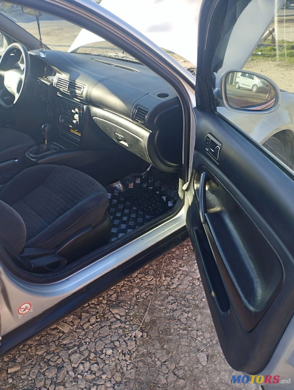 2001' Volkswagen Passat photo #6