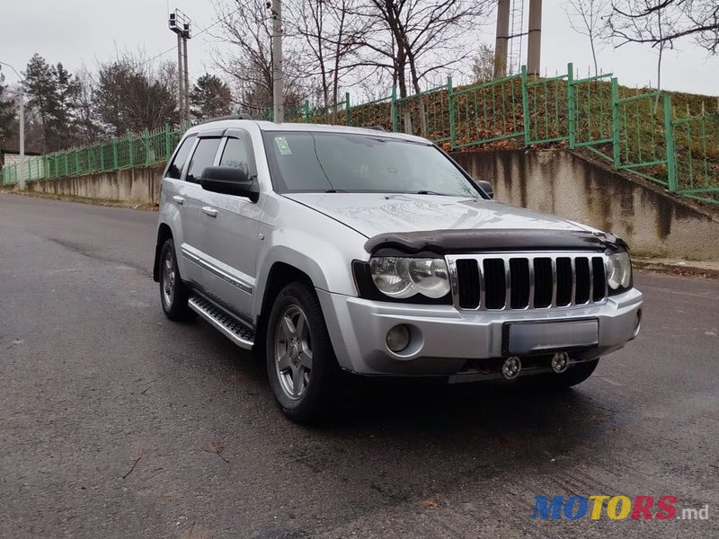 2005' Jeep Grand Cherokee photo #1