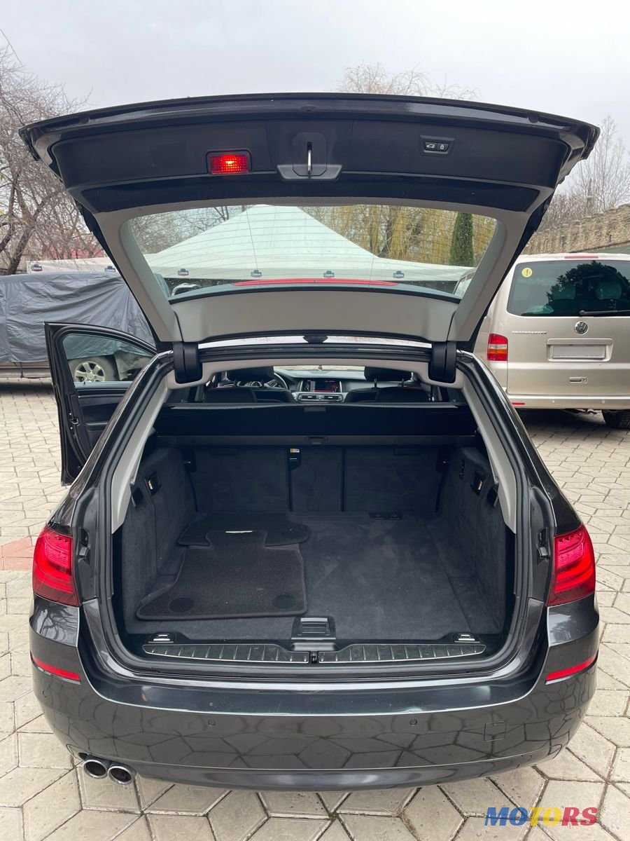 2017' BMW 5 Series photo #5