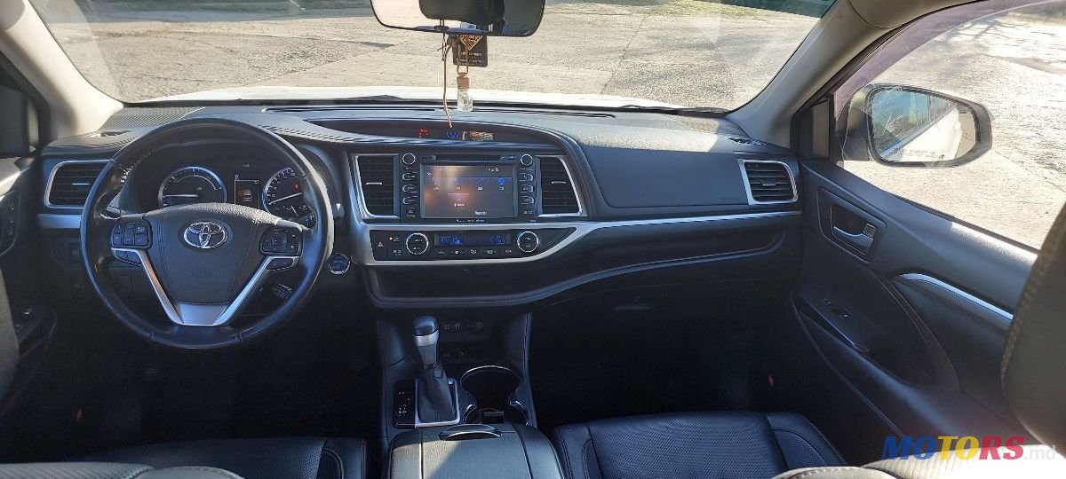2017' Toyota Highlander photo #3