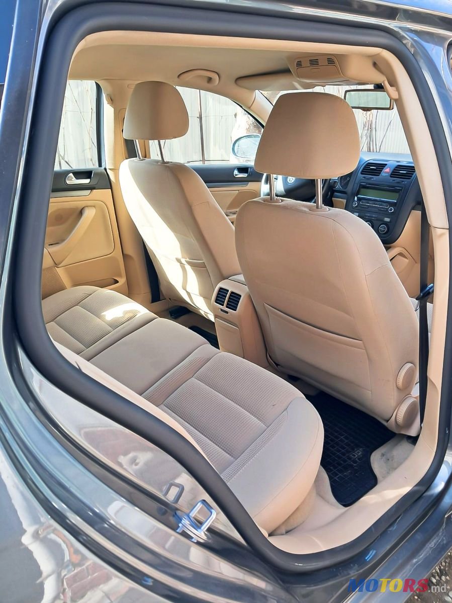 2010' Volkswagen Golf photo #4