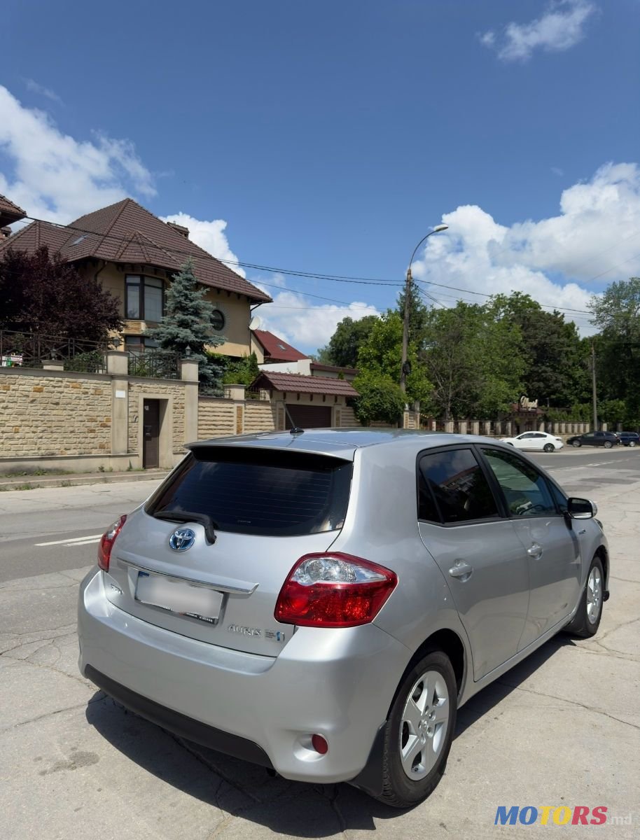 2011' Toyota Auris photo #4