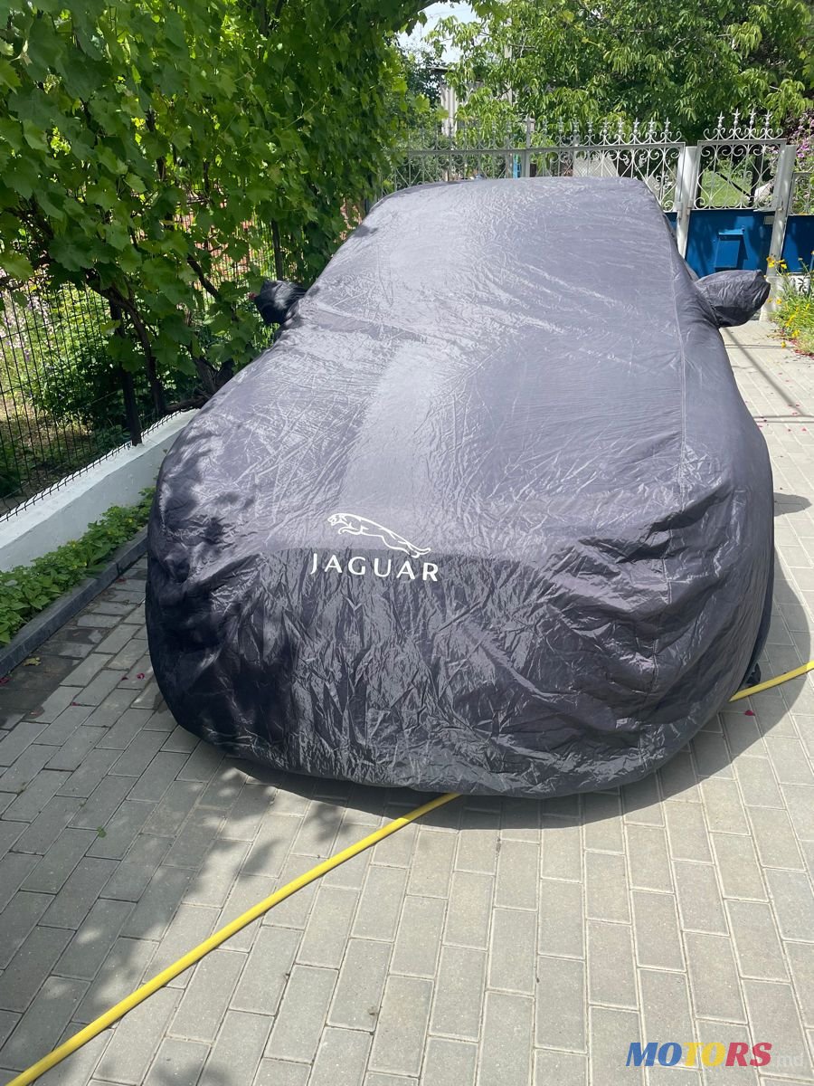 2013' Jaguar XF photo #6