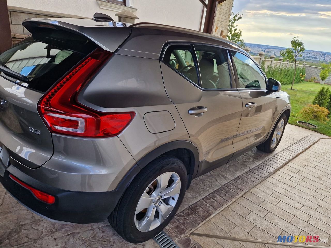 2020' Volvo XC40 photo #2