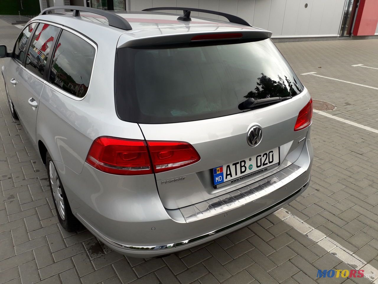 2011' Volkswagen Passat photo #3