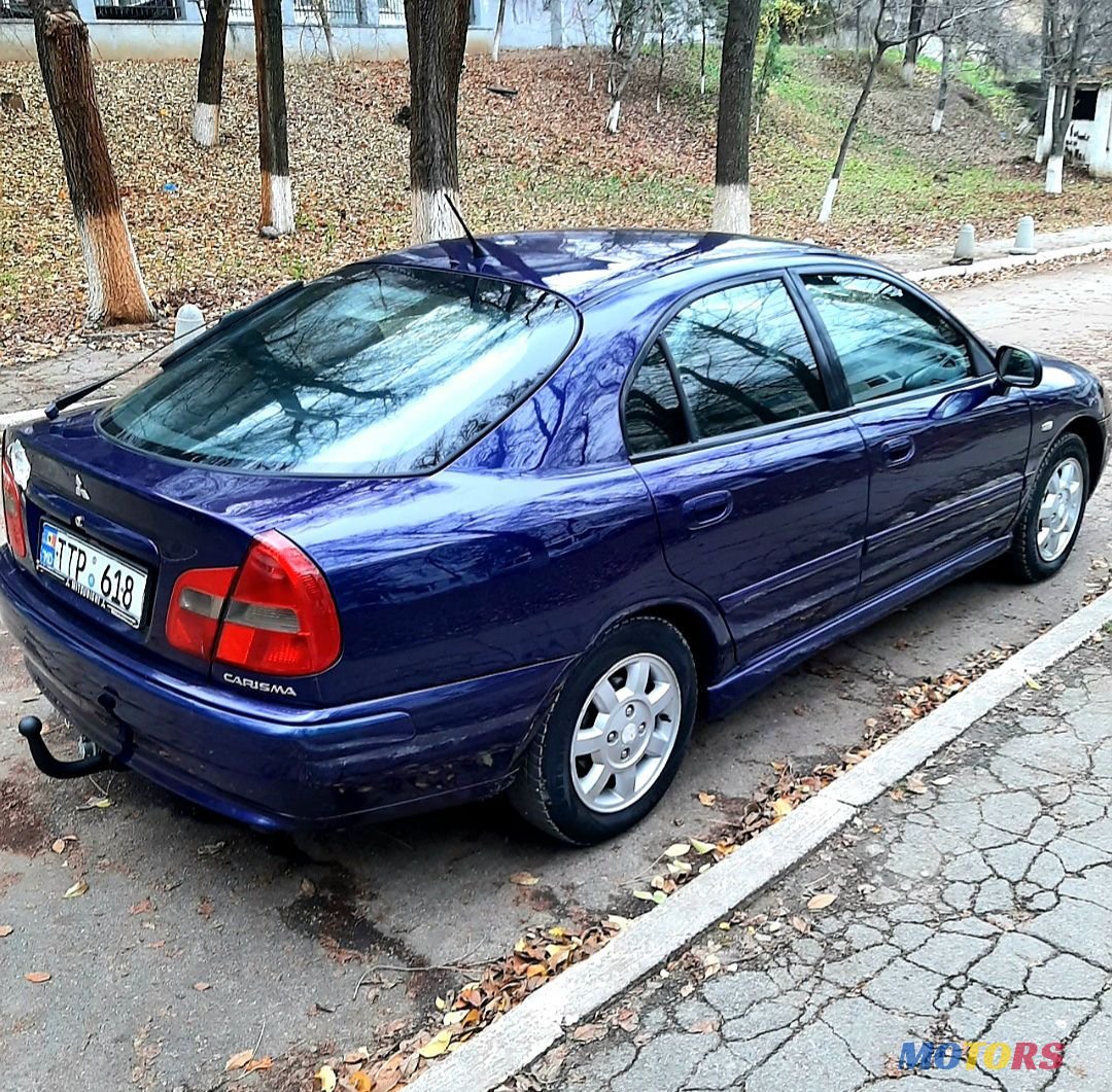 2003' Mitsubishi Carisma photo #1