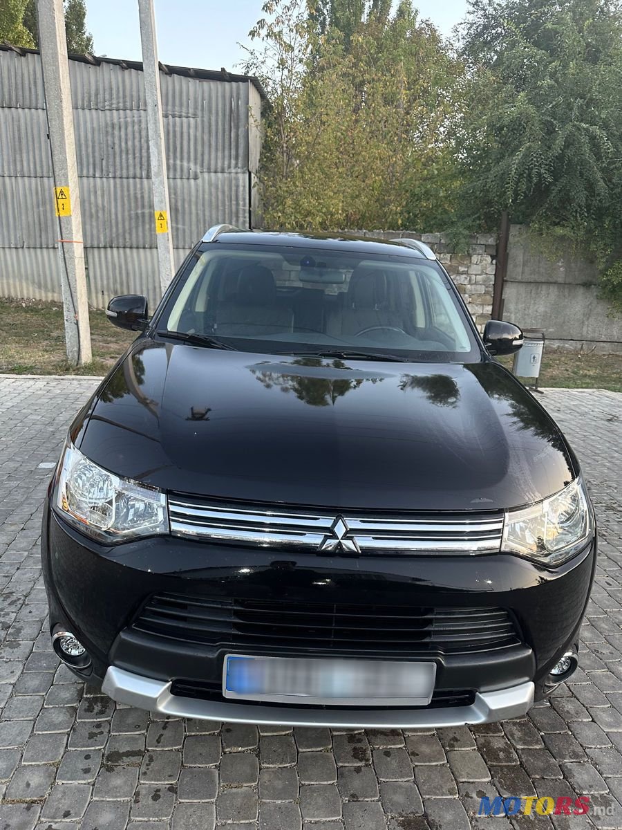 2014' Mitsubishi Outlander photo #1