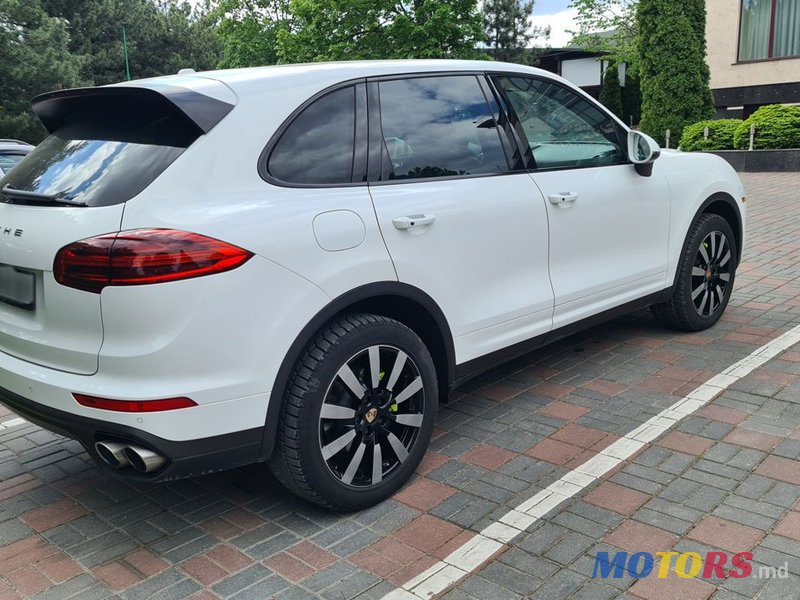 2015' Porsche Cayenne photo #3