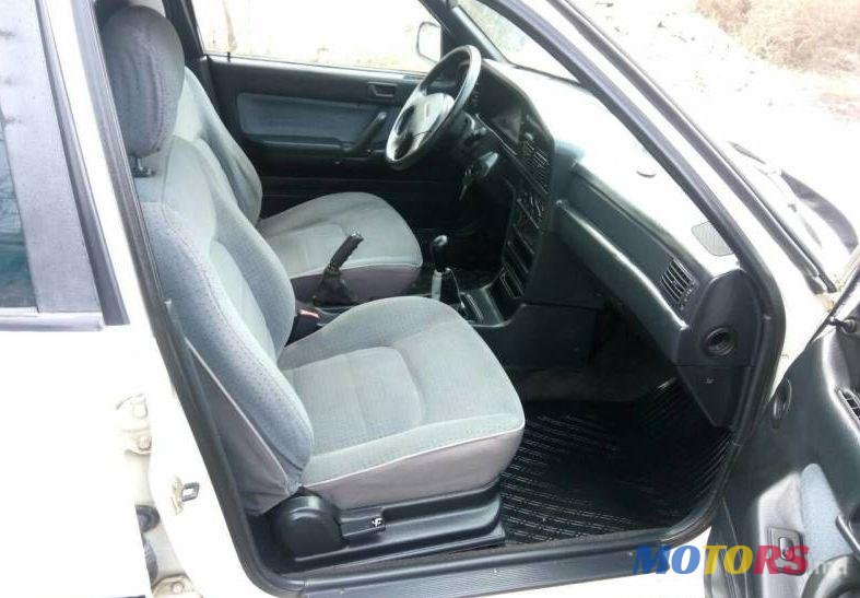 1992' Hyundai Sonata photo #3