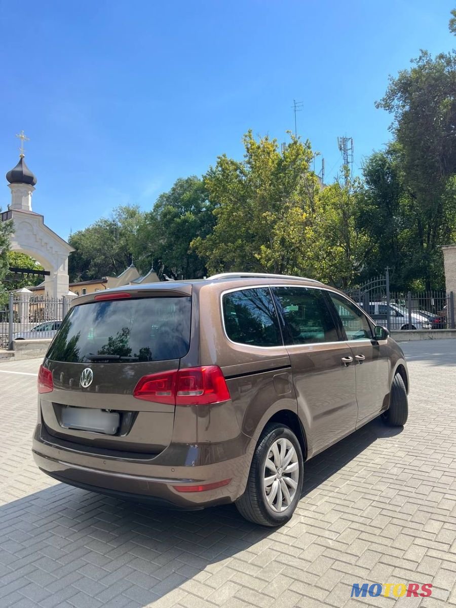 2013' Volkswagen Sharan photo #4