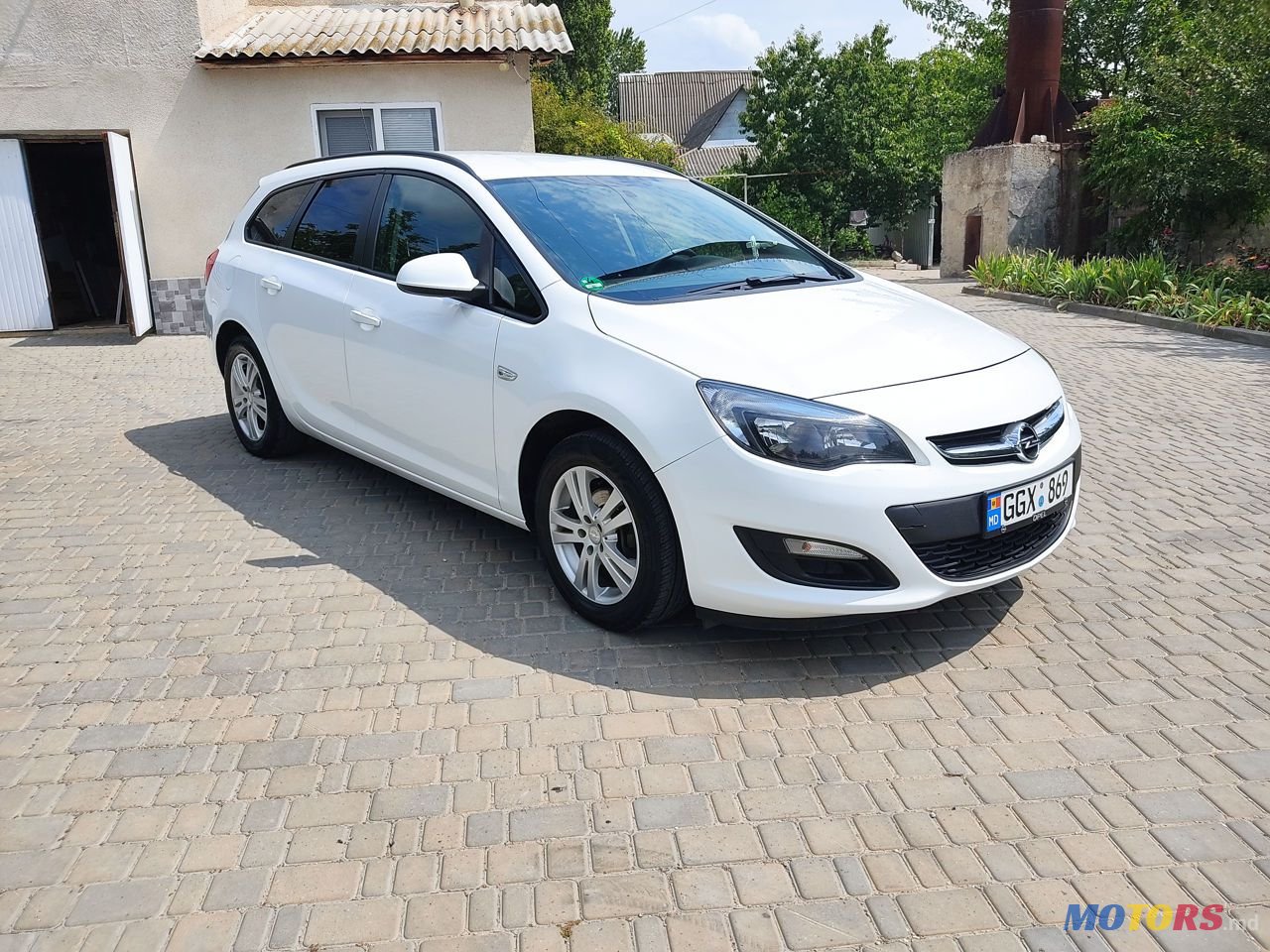 2013' Opel Astra photo #3