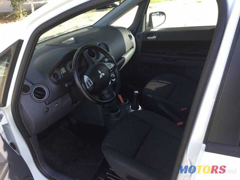 2012' Mitsubishi Colt photo #4