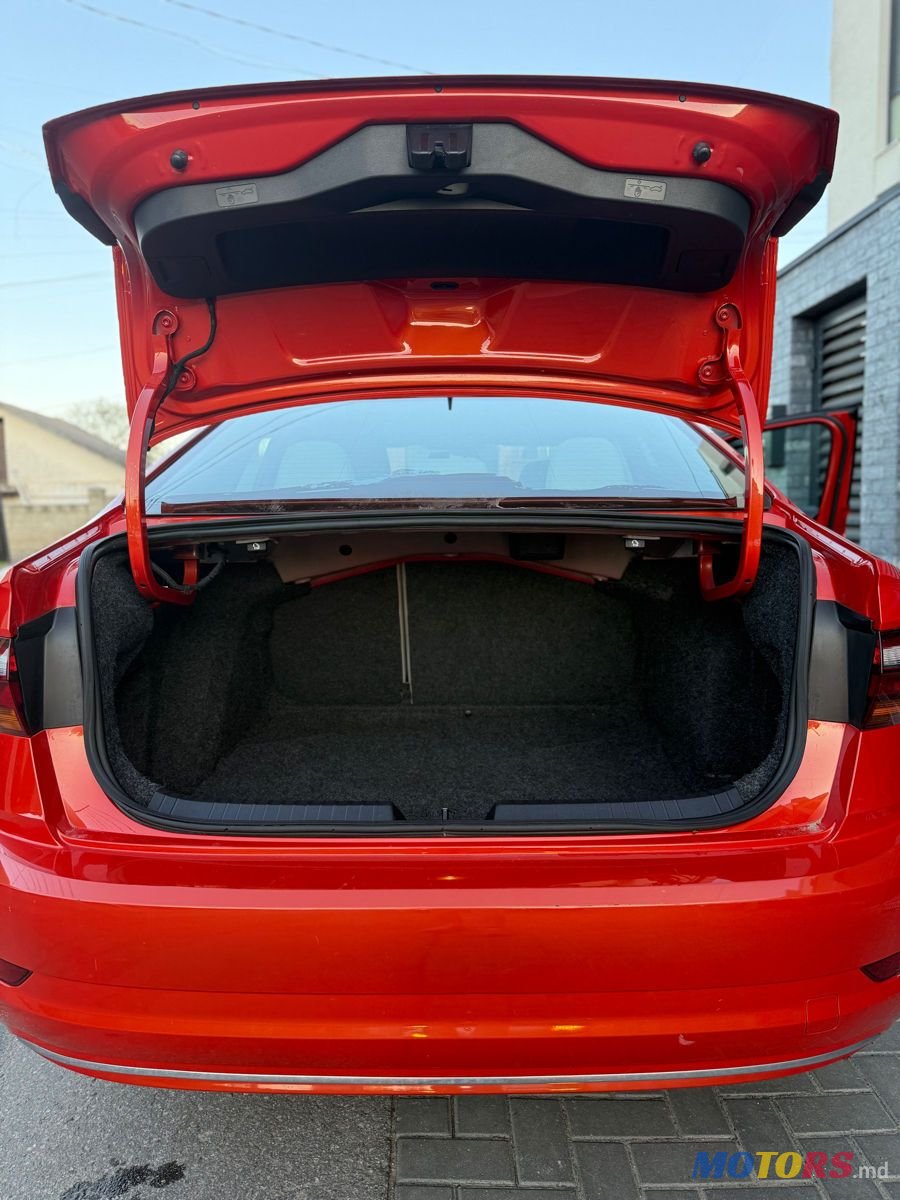 2018' Volkswagen Jetta photo #4