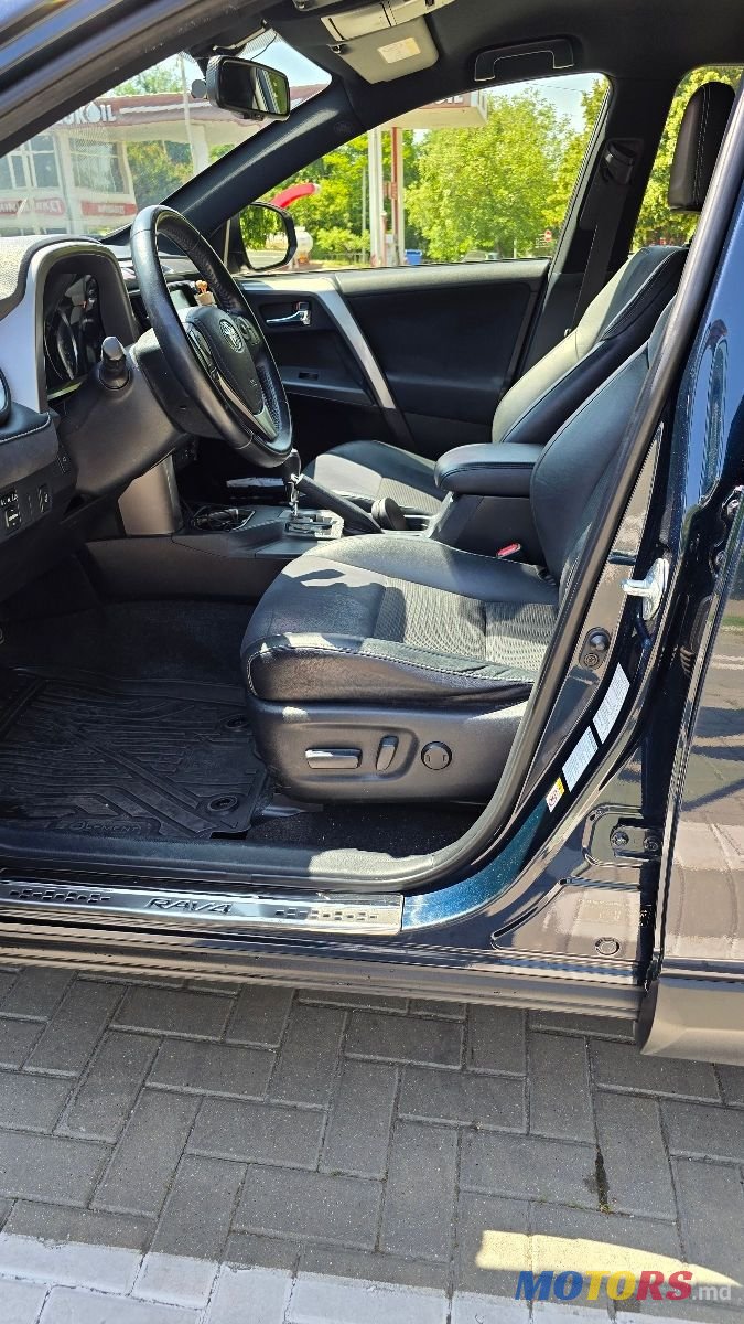 2017' Toyota RAV4 photo #4