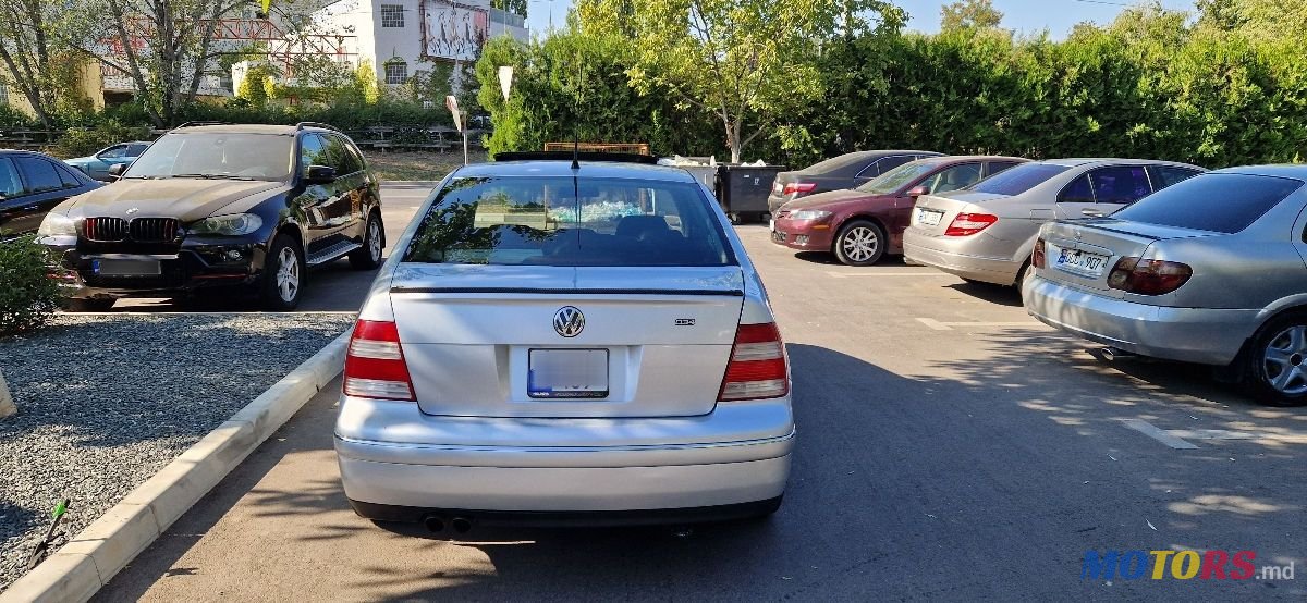 2004' Volkswagen Jetta photo #3