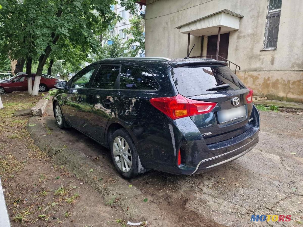 2013' Toyota Auris photo #3