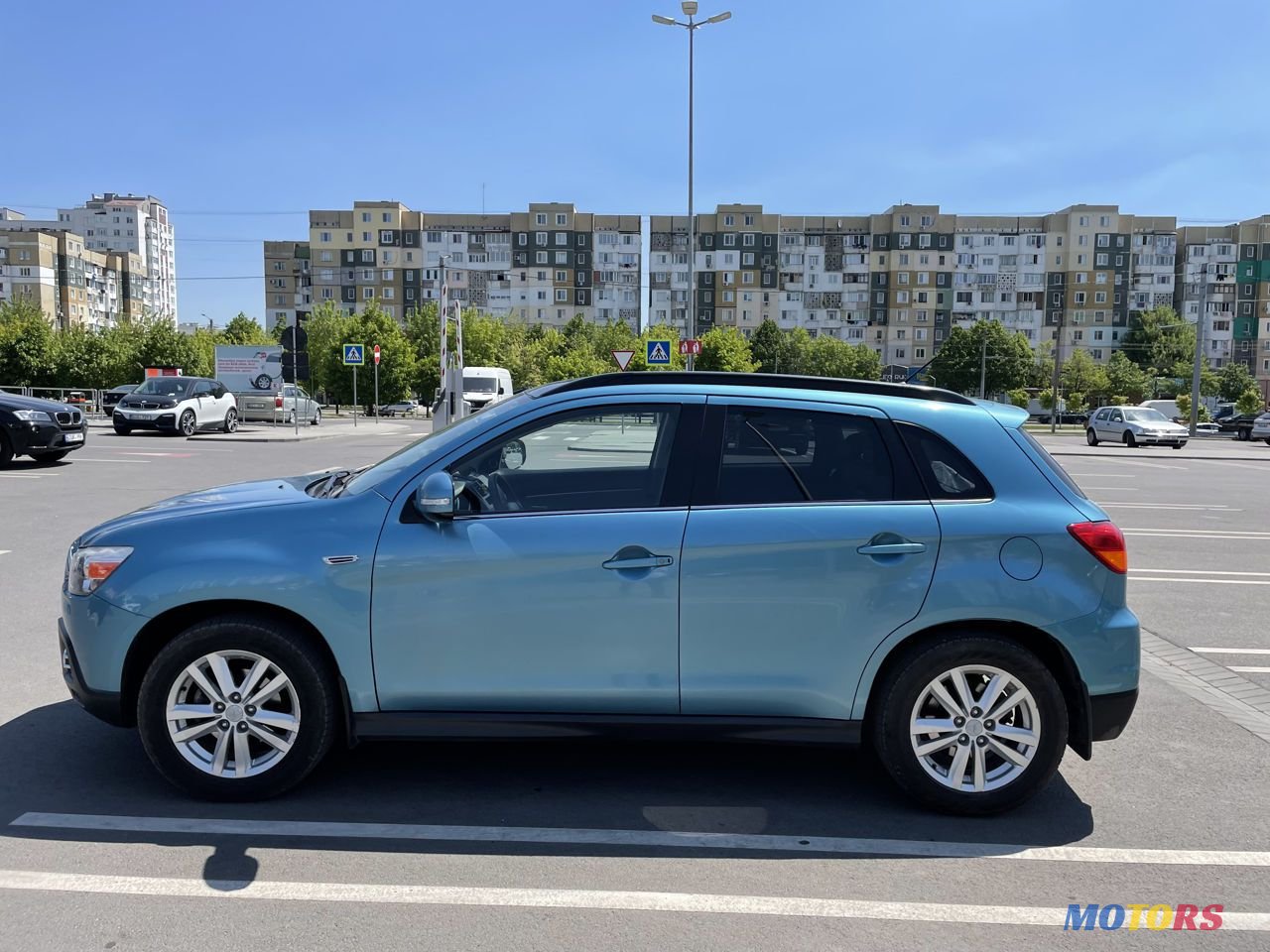 2011' Mitsubishi ASX photo #2