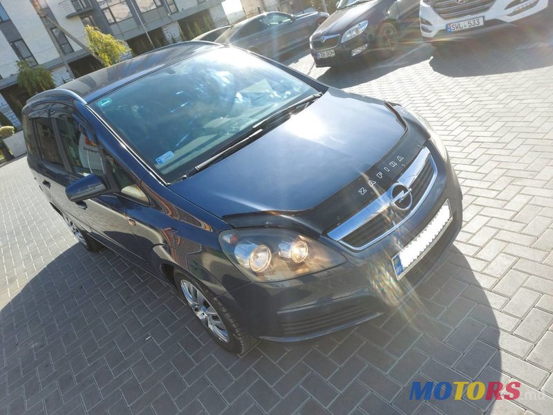 2007' Opel Zafira photo #1