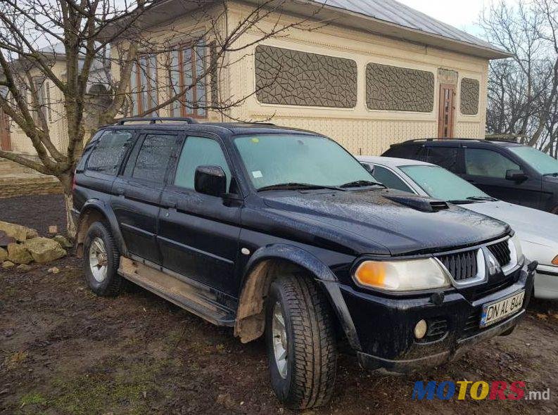 2007' Mitsubishi Pajero Sport photo #1