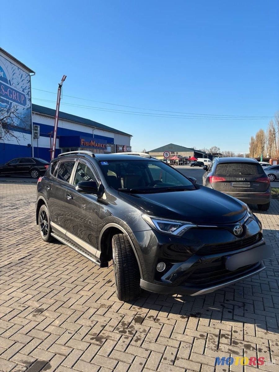 2018' Toyota RAV4 photo #3