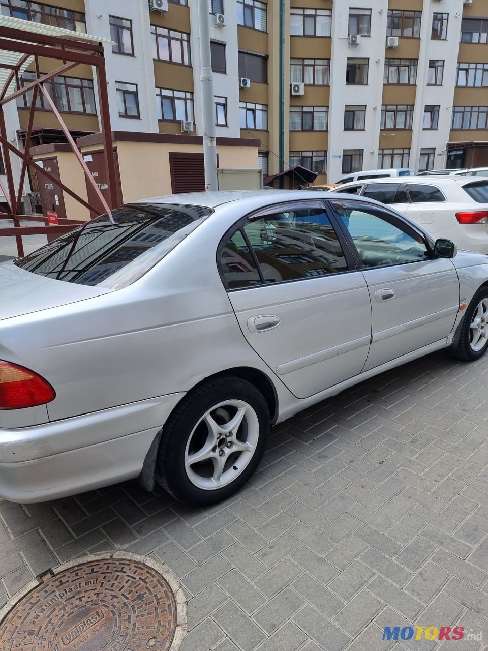 2001' Toyota Avensis photo #1