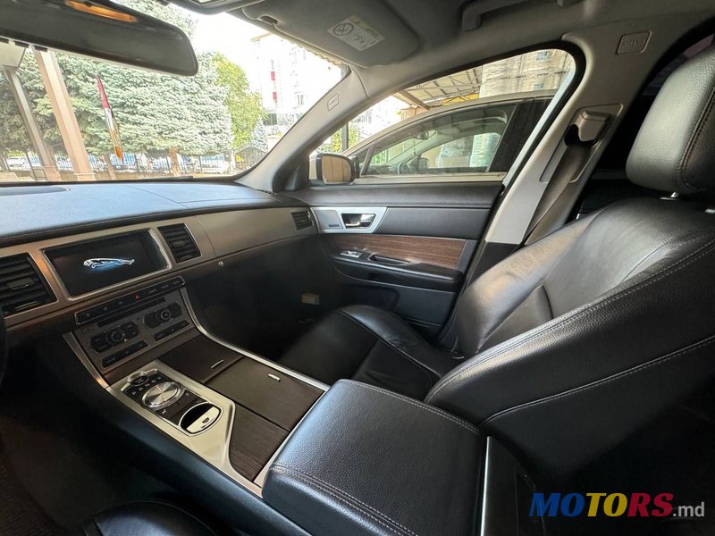 2013' Jaguar XF photo #6