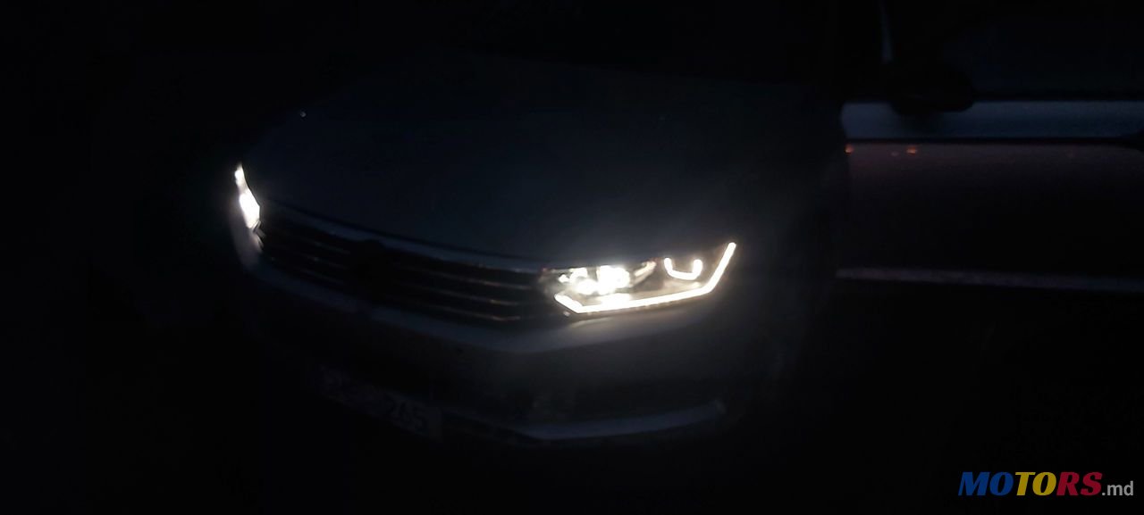2015' Volkswagen Passat photo #5