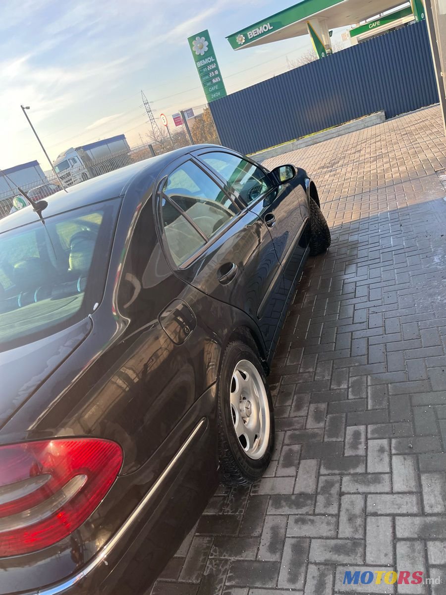2005' Mercedes-Benz E Класс photo #3