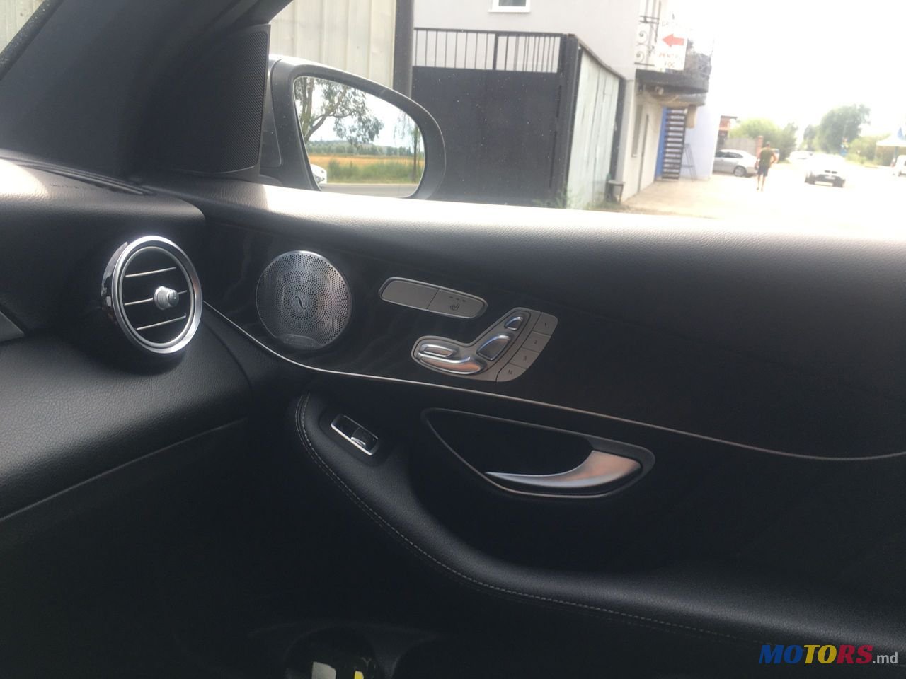 2016' Mercedes-Benz GLC photo #6