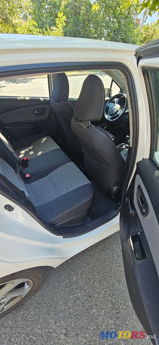2015' Toyota Yaris photo #5
