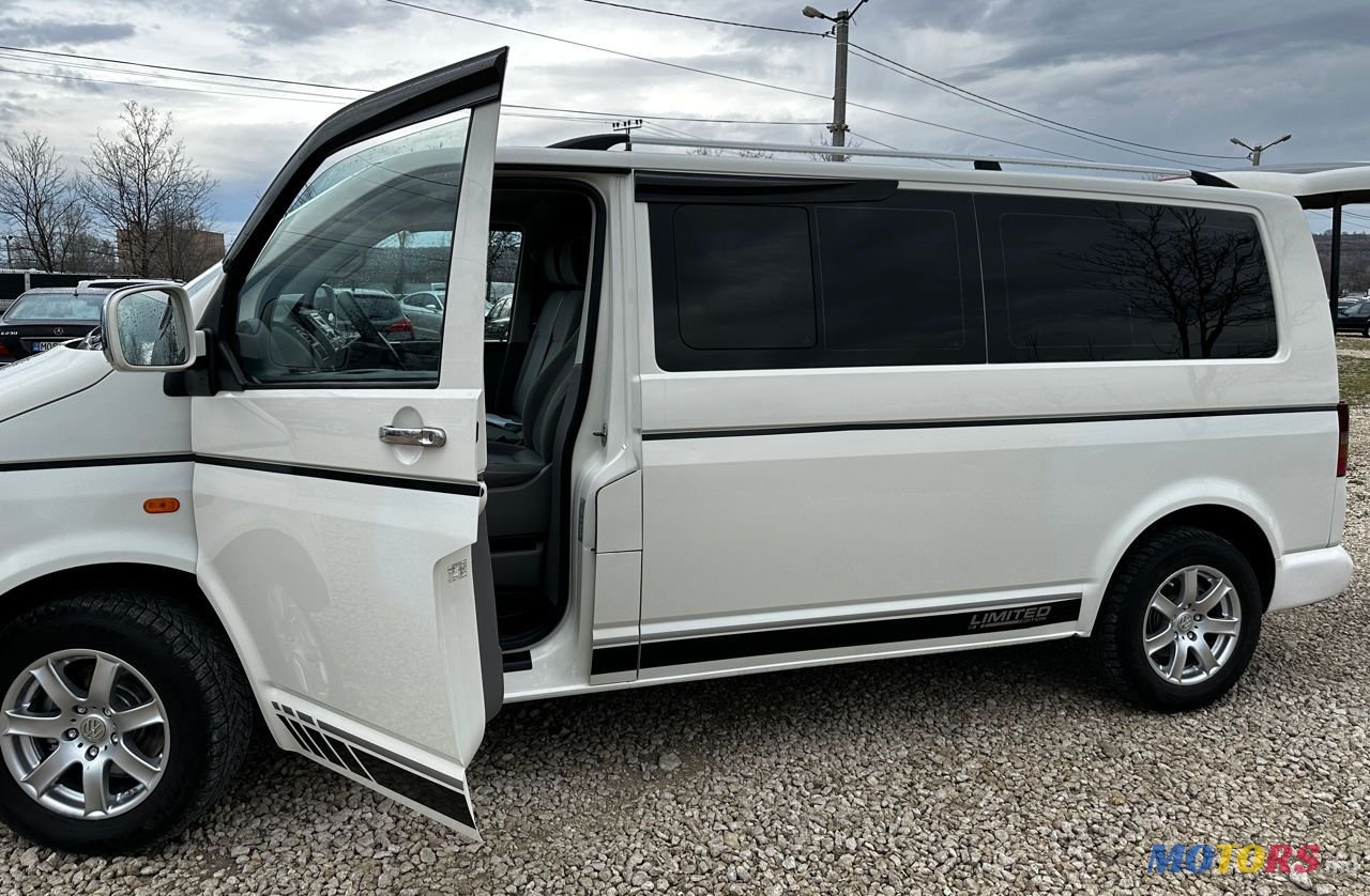 2005' Volkswagen Transporter photo #2