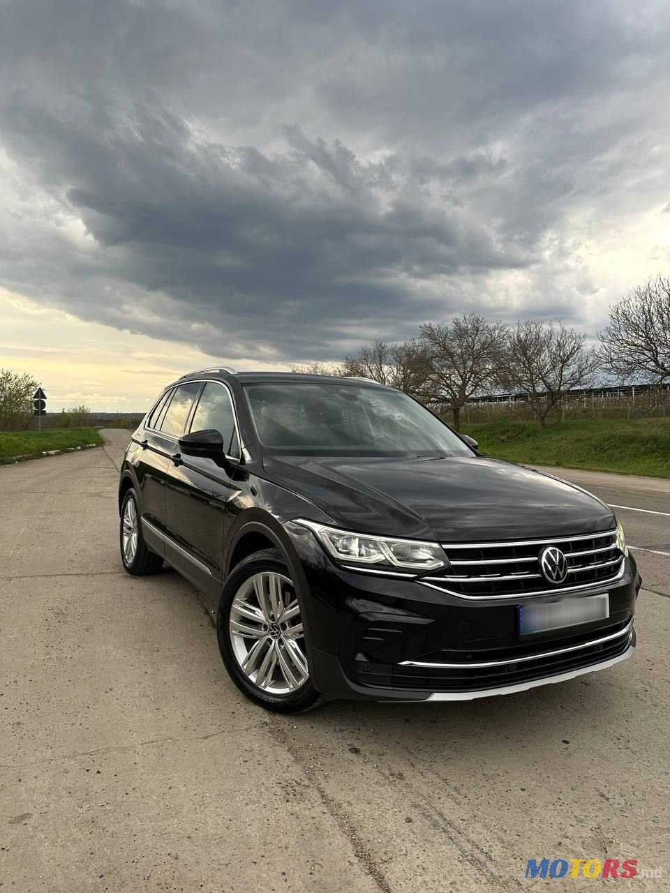 2021' Volkswagen Tiguan photo #3