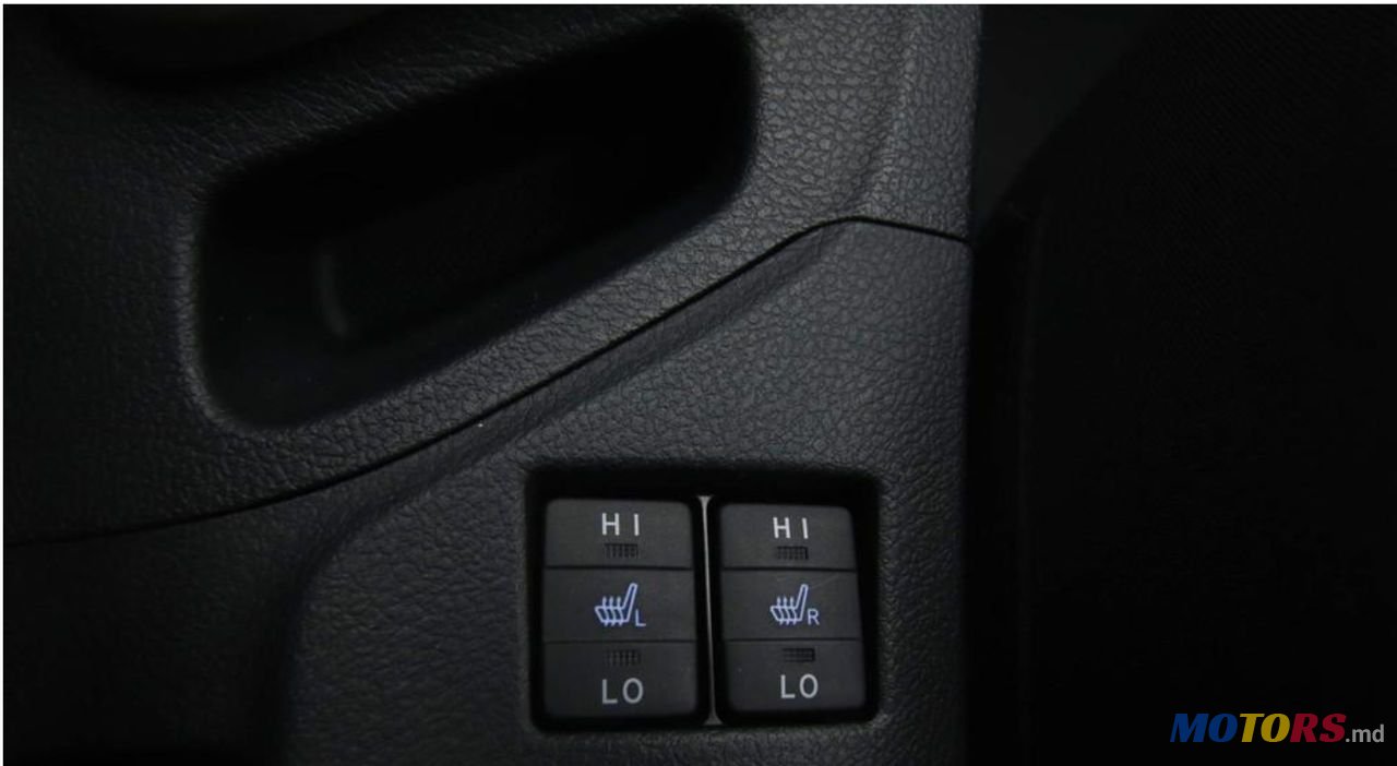 2013' Toyota Auris photo #6