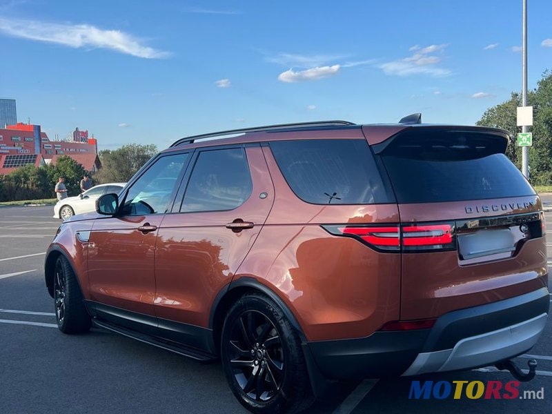 2017' Land Rover Discovery photo #3
