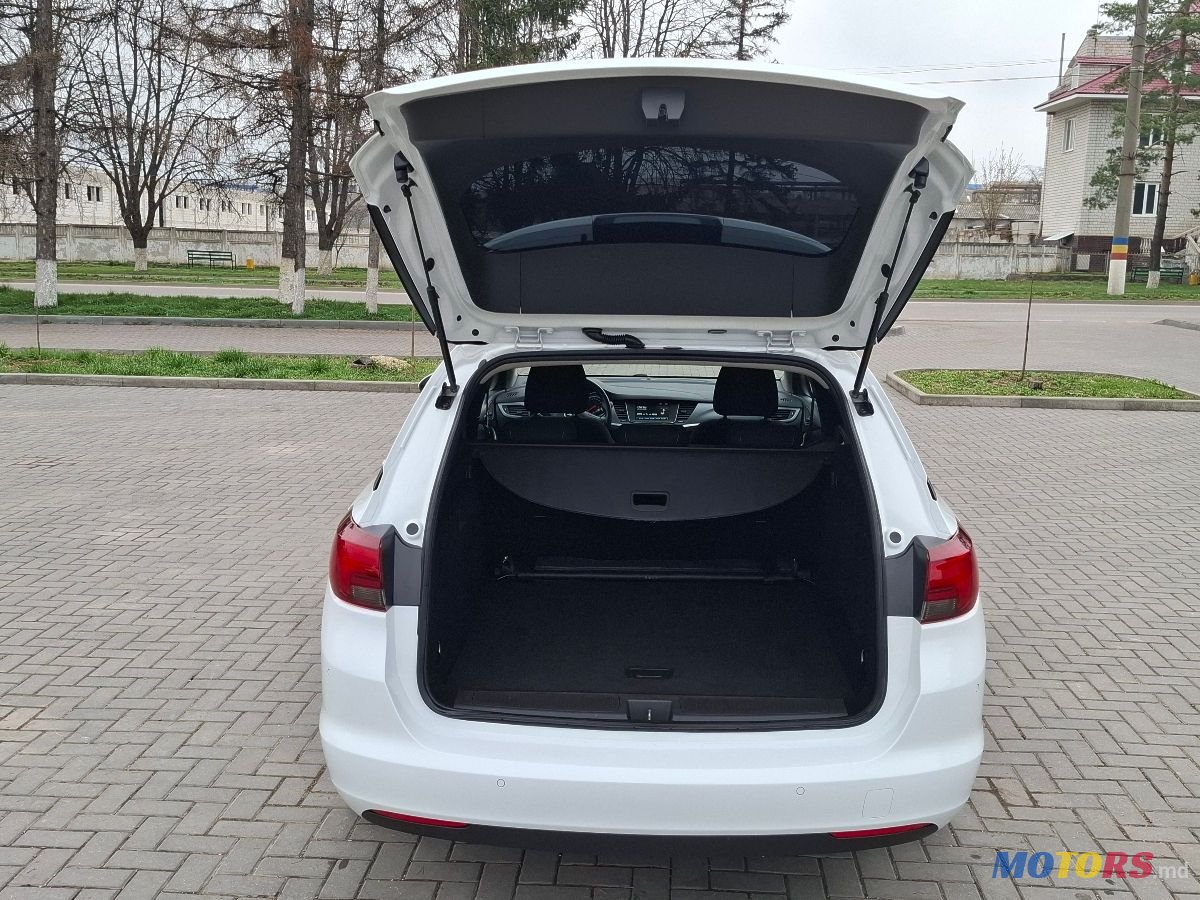 2020' Opel Astra photo #5